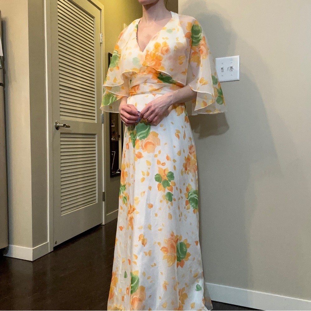 Authentic vintage 1970's Lorrie Deb gown with cape - Picture 17 of 17